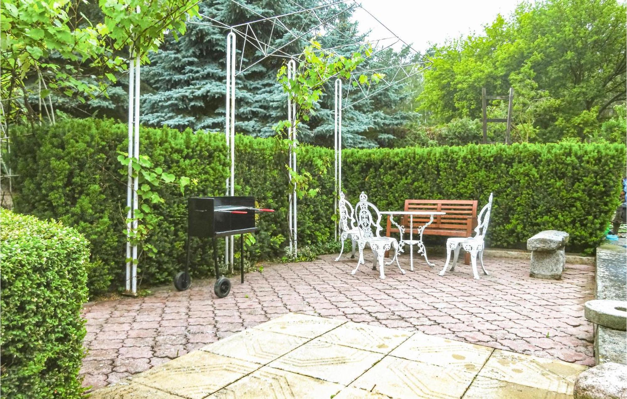 Awesome Home In Pleszew With Wifi Zawidowice Exteriör bild